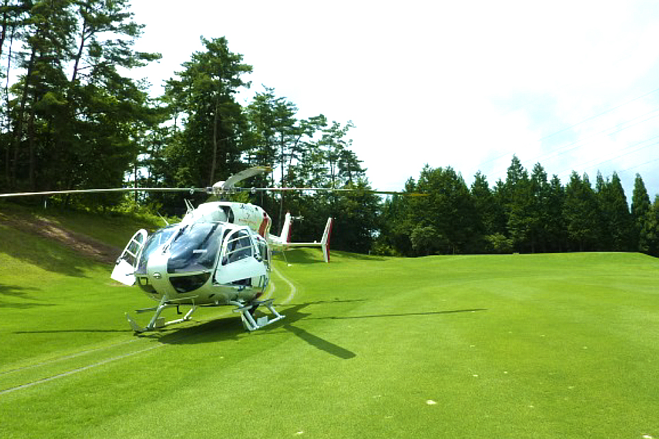 ゴルフ場で傷病者が発生した場合、条件があえば現場直近に着陸する事もあります。