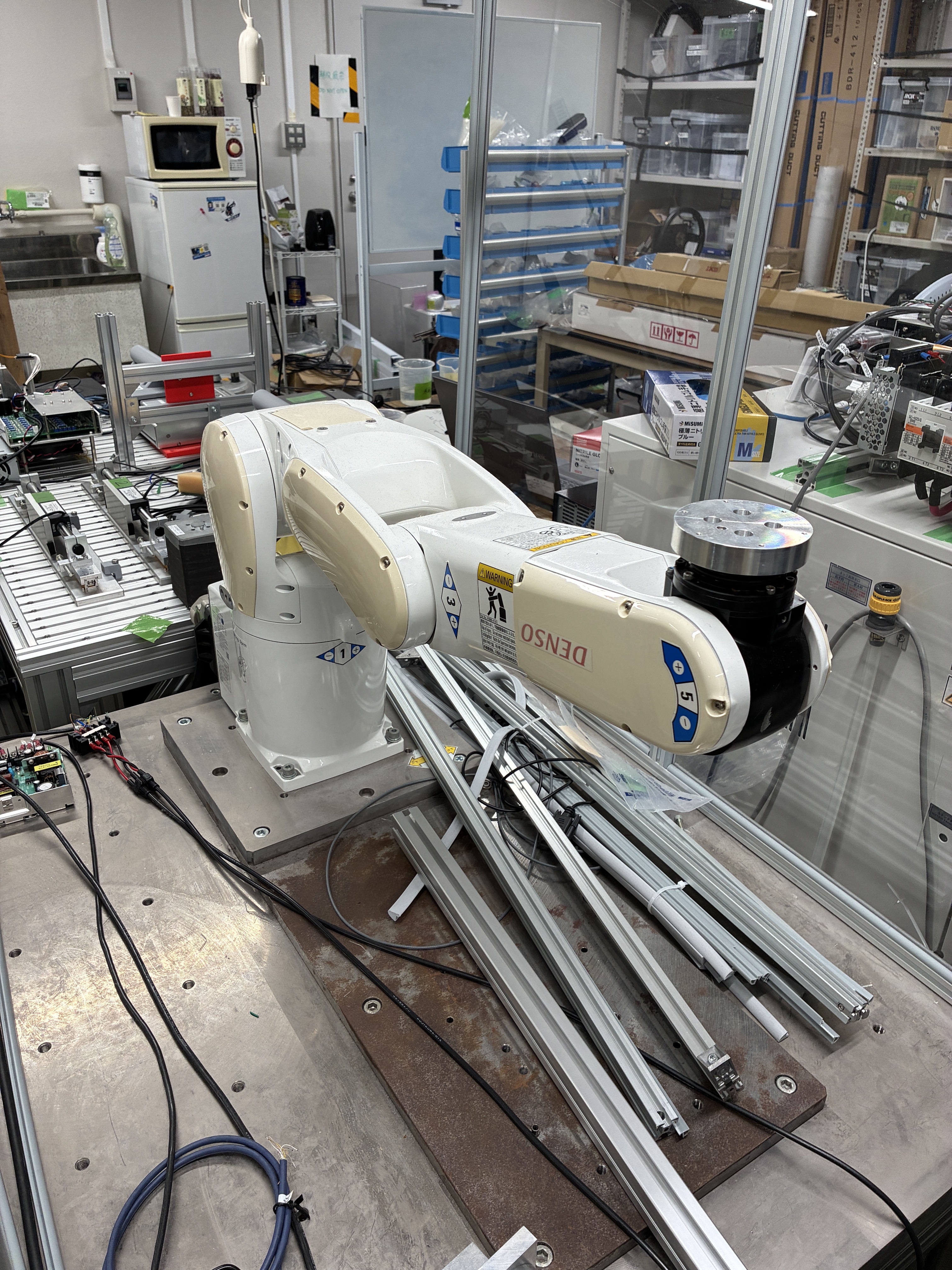 デンソーウェーブの産業用ロボット VS060