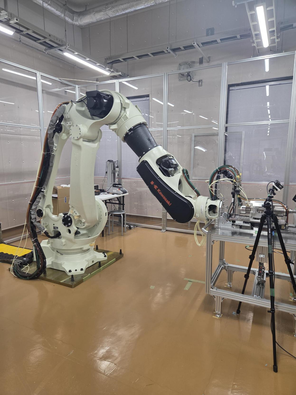 川崎重工業の大型産業用ロボット BX250L
