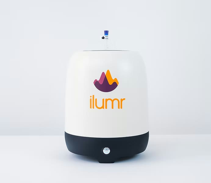 卓上型MRI装置 ilumr。白い円筒形の本体で、上部に試料チューブを挿し込んで測定する。