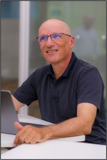 オノ・ファンへトホフ　特任准教授